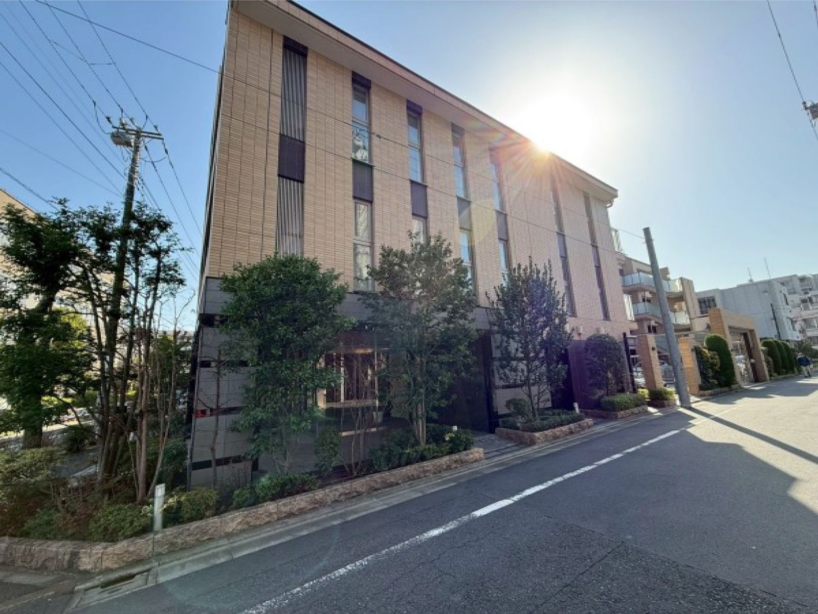 【ドレッセ碑文谷】目黒区碑文谷２丁目 東・西・北の三方向角住戸 3LDK